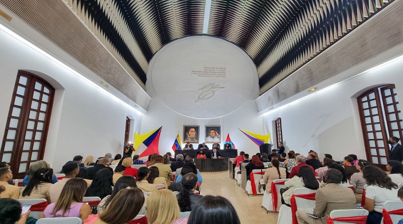 Concejo Municipal de Caracas conmemora Día del Maestro