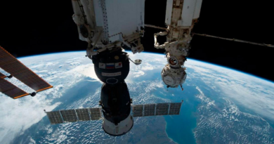 Astronautas regresan en Soyuz MS-22 dañada y en Crew Dragon en emergencia