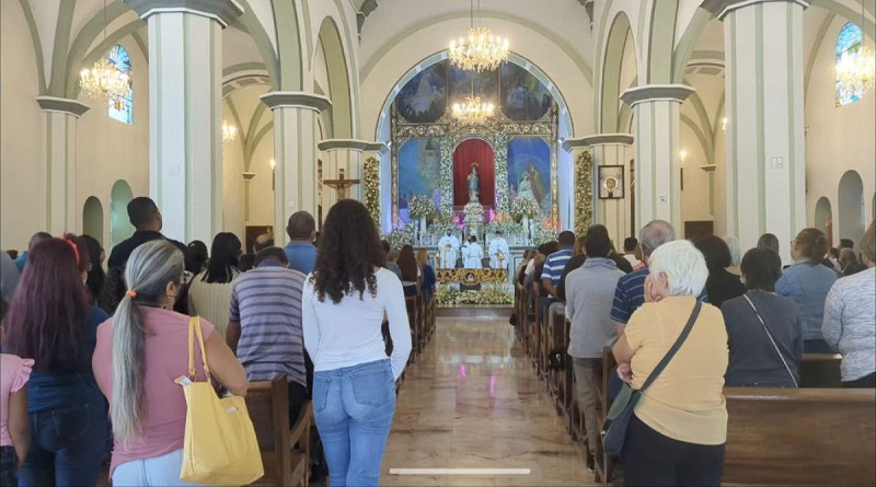 Feligreses saludan a la Divina Pastora en días previos a su visita 165 en Barquisimeto