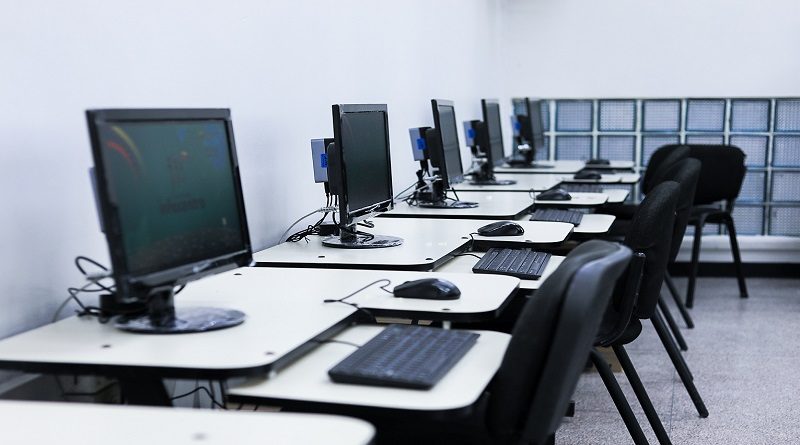 Gobierno nacional entrega equipos tecnológicos en Facultad de Ingeniería de la UCV