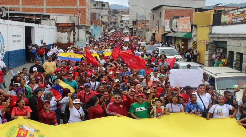 Pueblo de Guarenas marcha en respaldo al presidente Maduro y contra el bloqueo