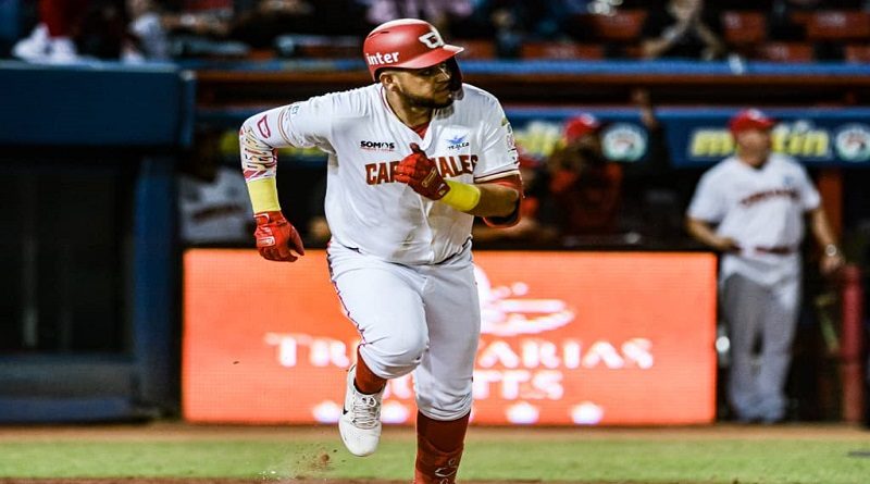 Pedro Castellanos firma con los Padres de San Diego
