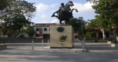 Inicia restauración de escultura "Canto a la Agricultura" de Armando Urbina﻿