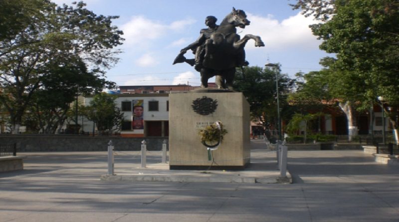 Inicia restauración de escultura "Canto a la Agricultura" de Armando Urbina﻿