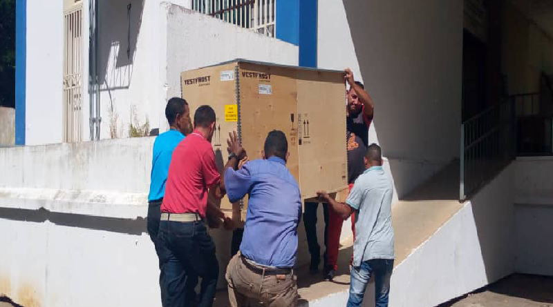 Ministerio de Salud distribuye 100 congeladores Vesfrost a nivel nacional