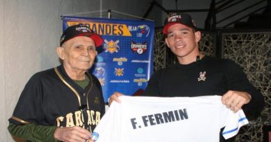 El legendario Víctor Davalillo premió a Freddy Fermín como MVP