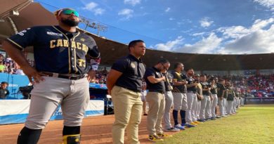 Leones consigue valioso triunfo ante Cardenales y complica el Round Robin