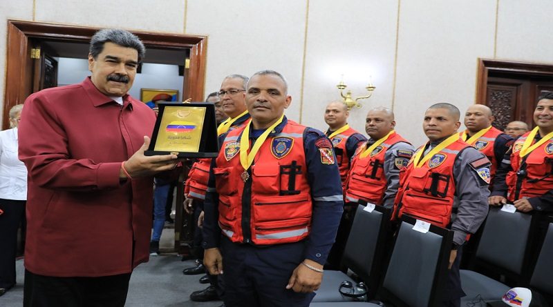Jefe de Estado lidera acto de reconocimiento a integrantes de la Fuerza de Tarea Humanitaria «Simón Bolívar».