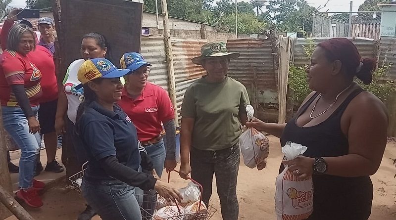 Distribuyen proteínas casa a casa en parroquia Vista al Sol del estado Bolívar