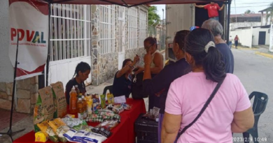Distribuyen alimentos a familias del sector Los Tulipanes en Aragua