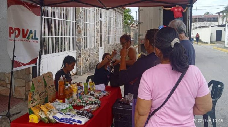 Distribuyen alimentos a familias del sector Los Tulipanes en Aragua