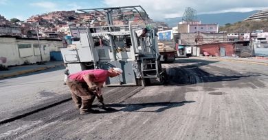 Escuadrón Caza Huecos realiza remoción de capa asfáltica en parroquia Macarao de Caracas