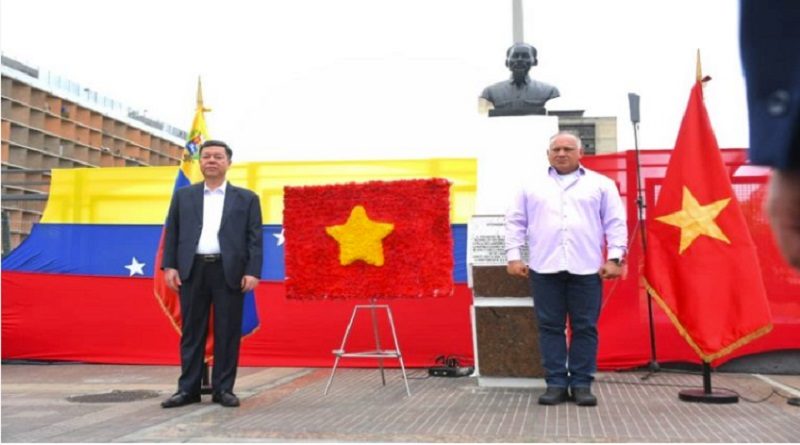 PSUV y PC de Vietnam realizan ofrenda floral en honor al líder Ho Chi Minh