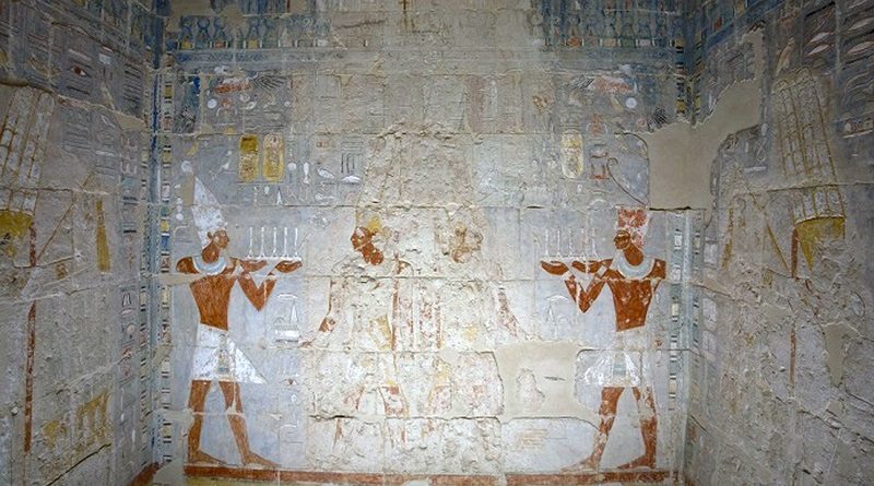 Egipto muestra dos nuevas cámaras de tres mil 400 años en el templo de Hatshepsut