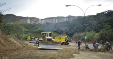 Inspeccionan obras de sustitución de tubería en municipio Sucre de Miranda