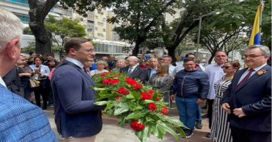 Caracas: Inauguran mural en homenaje al 80° aniversario de la Batalla de Stalingrado