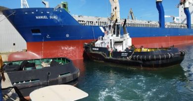 Dianca realiza labores de mantenimiento a diversas embarcaciones