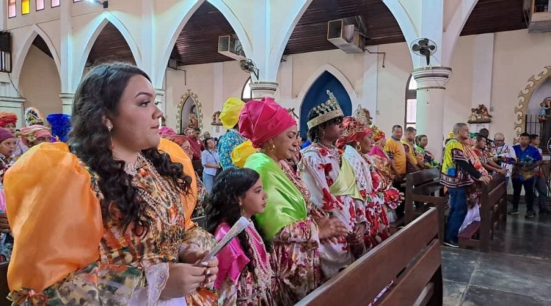 Celebran la Misa de las Madamas en El Callao