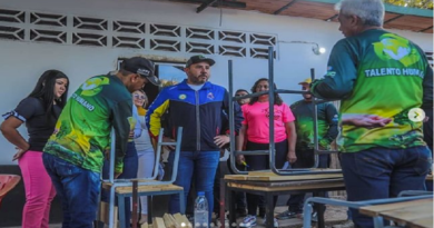 Instituciones públicas se unen a la recuperación de mesas sillas y pupitres en el estado Anzoátegui