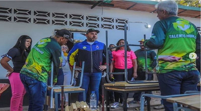 Instituciones públicas se unen a la recuperación de mesas sillas y pupitres en el estado Anzoátegui