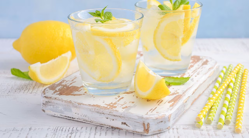 Conoce los beneficios para la salud de consumir agua de limón