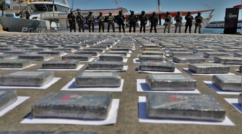 Cuerpos de seguridad interceptaron embarcación con mil 331 kilogramos de droga en Sucre
