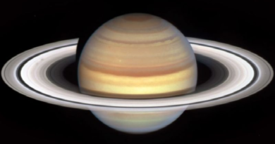 Telescopio Hubble descubre misteriosos rayos deslizándose por los anillos de Saturno