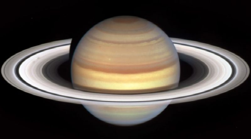 Telescopio Hubble descubre misteriosos rayos deslizándose por los anillos de Saturno