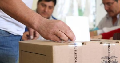 Inicia escrutinio de elecciones seccionales y referéndum constitucional en ecuador