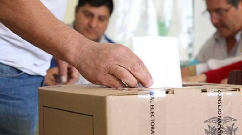 Inicia escrutinio de elecciones seccionales y referéndum constitucional en ecuador