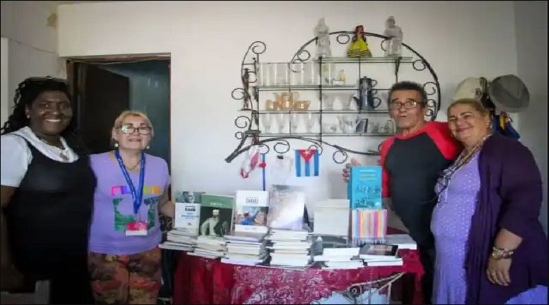Venezuela dona literatura a centros culturales de Cuba