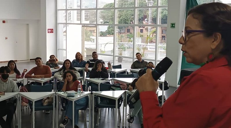 Lauicom entrega certificados a III Cohorte del Diplomado en Comunicación Política
