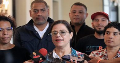 Frente Francisco de Miranda entrega propuestas a comisión de comunas de la AN