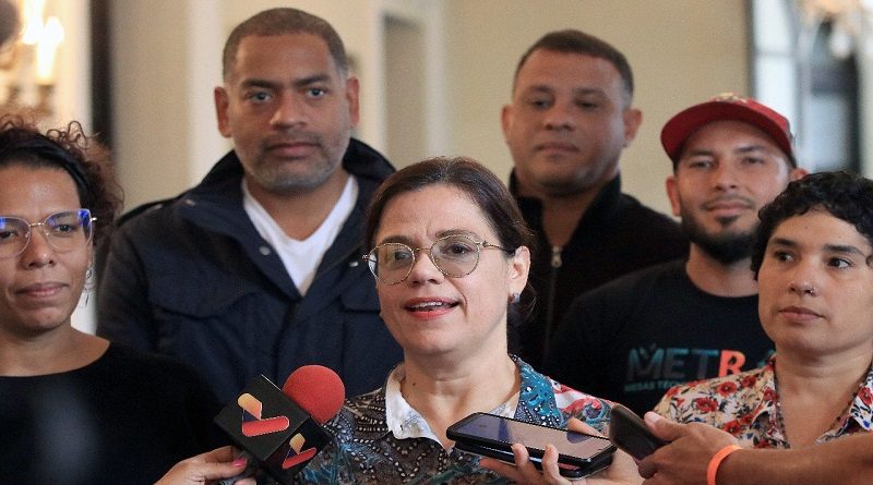Frente Francisco de Miranda entrega propuestas a comisión de comunas de la AN