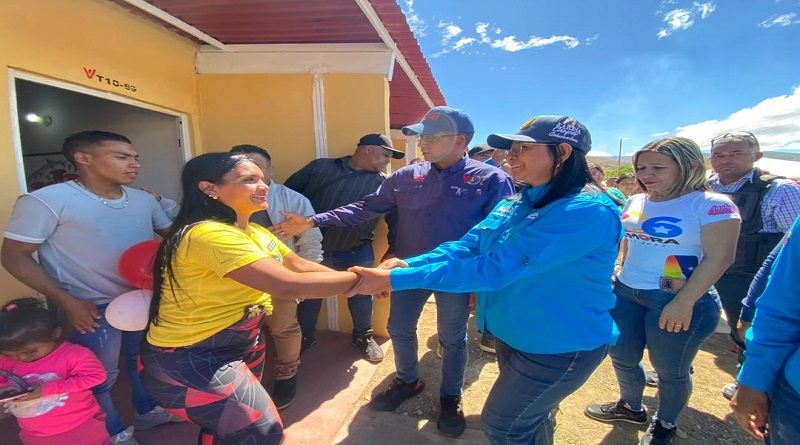 Entregan 50 viviendas en el Urbanismo La Gran Villa en el estado Aragua