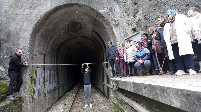 Bochorno en España: Escándalo de trenes que costaron millones y no caben en los túneles