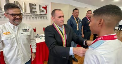 UNES celebra aniversario formando más de 168 mil profesionales en 14 años