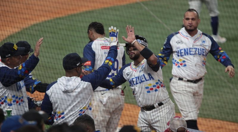 Venezuela se impone a Cuba 20 carreras por 3 con récord de hits en Serie del Caribe