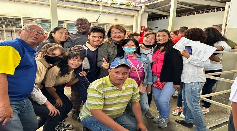 Bricomiles acondicionan espacios óptimos y seguros para educación de la Nueva Época
