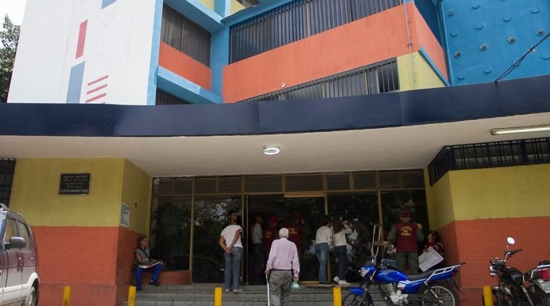 Entregan insumos y medicamentos a hospitales en Caracas