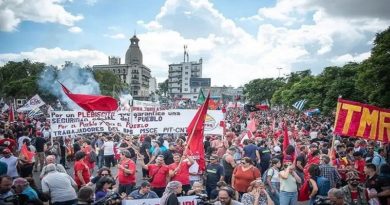 Trabajadores uruguayos se movilizan contra reforma jubilatoria