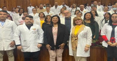 Gobernación de Aragua rinde sentido homenaje a los galenos en su Día