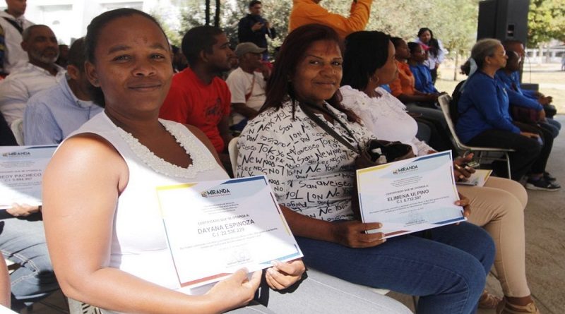 Entregan certificados a 250 nuevos chocolateros en el estado Miranda