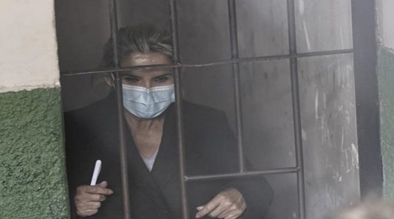 Bolivianos reciben con satisfacción ampliación de arresto de Áñez