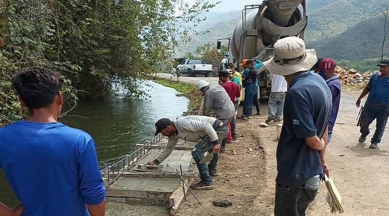 Continúan los trabajos de reconstrucción del muro de contención en el Canal de Caratal