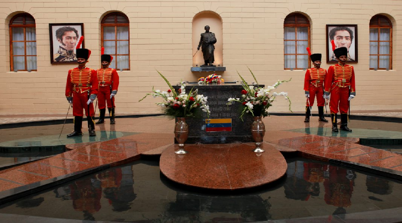 Hace 10 años el pueblo acompañó al Comandante Chávez al Cuartel de la Montaña