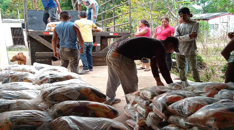 Entregan alimentos a más de 100 familias del estado Amazonas