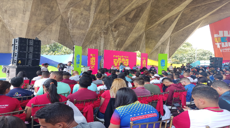 Juventud venezolana está llamada a cambiar realidad impuesta por medios de comunicación