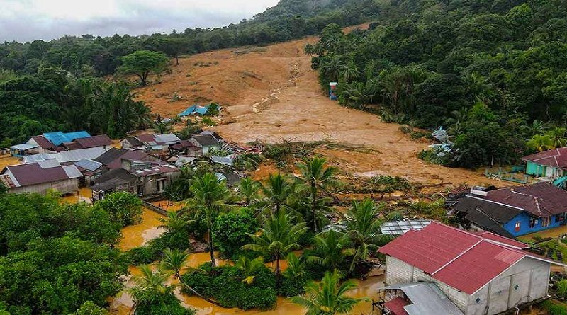 Deslizamientos de tierra suman 44 fallecidos en Indonesia