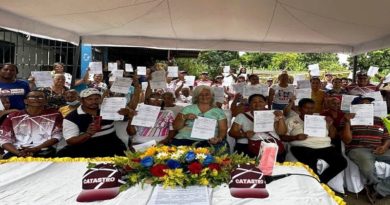 Entregan certificados de empadronamiento catastral en Barrio Apolo estado Aragua